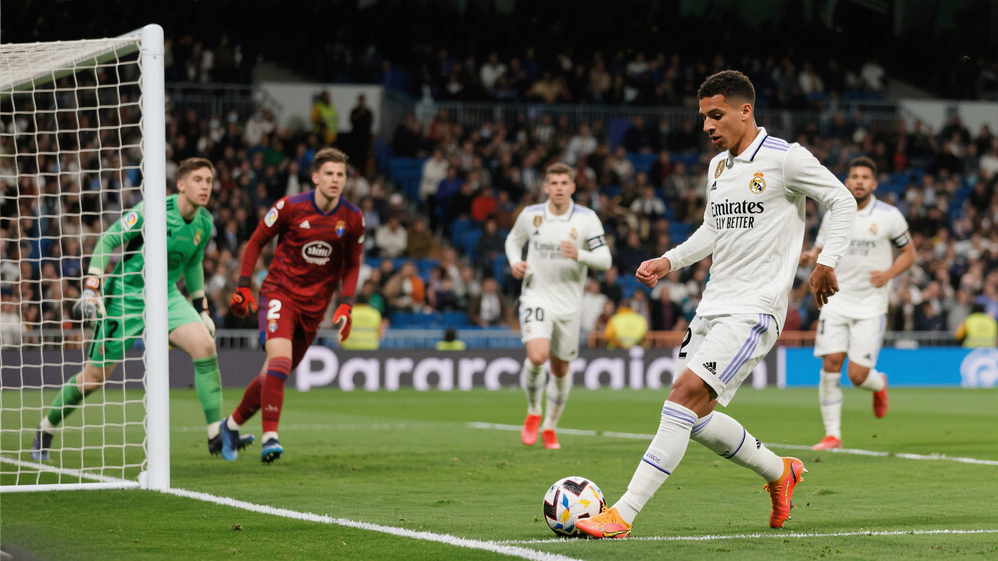 在一场令人惊叹的足球比赛中，皇家马德里以2-0战胜